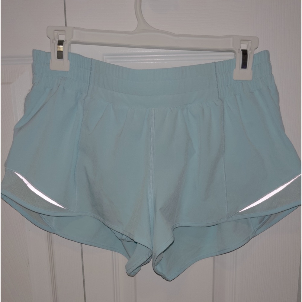 Lululemon - Hotty Hot Low-Rise Lined Short 2.5”